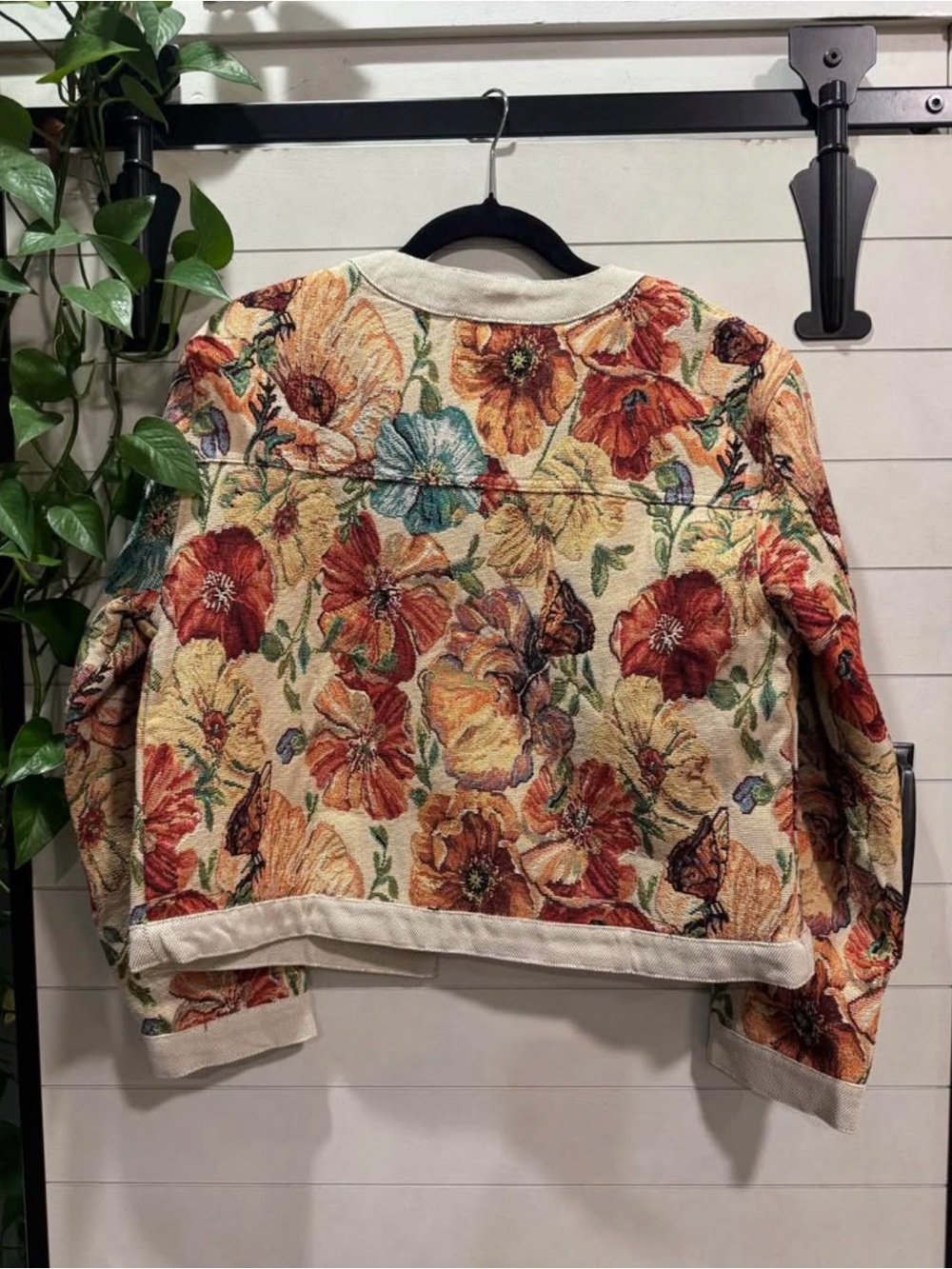 AVARA Floral Tapestry Crop Blazer in Multicolor - Picture 3 of 4